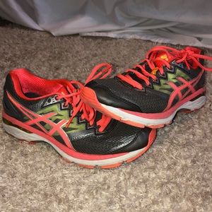 ASICS GT 2000 running shoes
